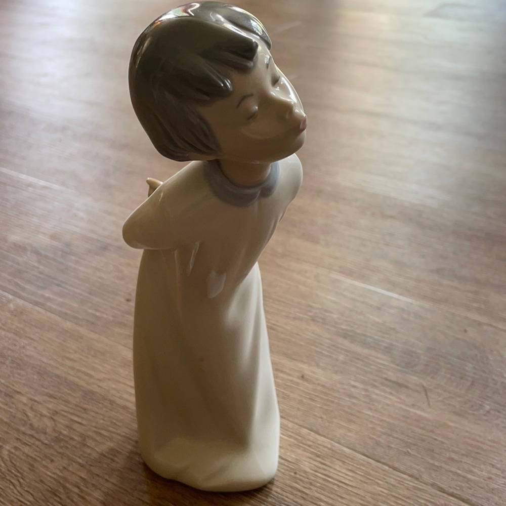 Lladro Zaphir Porcelain Figurine Kissing Boy 4869